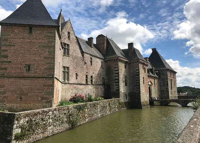 Gîte Cottage chaleureux en pleine campagne vue sur les Monts et Forêts et le château de Carrouges