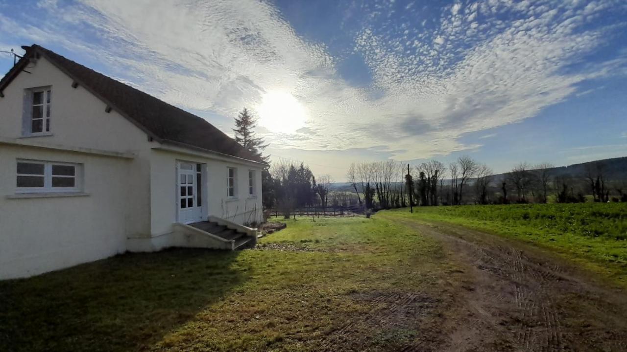 Hébergement de vacances Chaleureux En Pleine Campagne Vue Sur Les Monts Et Forêts Et Le Château De